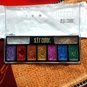 Glitter 🎅 eye shadow pallet